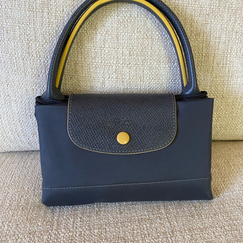 Long Champ Small Le Pliage Club Top handleElegant Black and Yellow Handbag